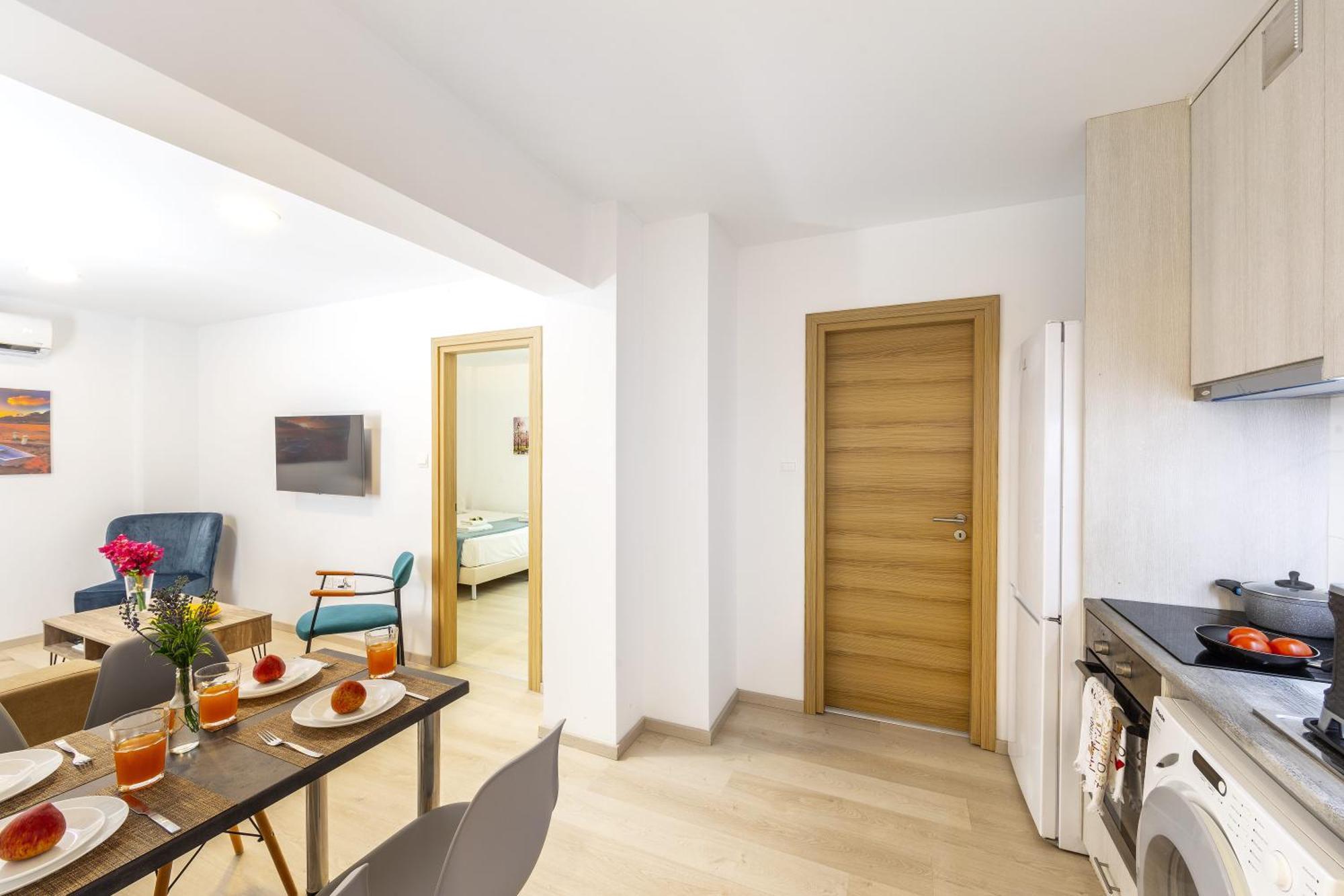 C-Premium Apts 100M From Beach And City Centre Ларнака Екстер'єр фото