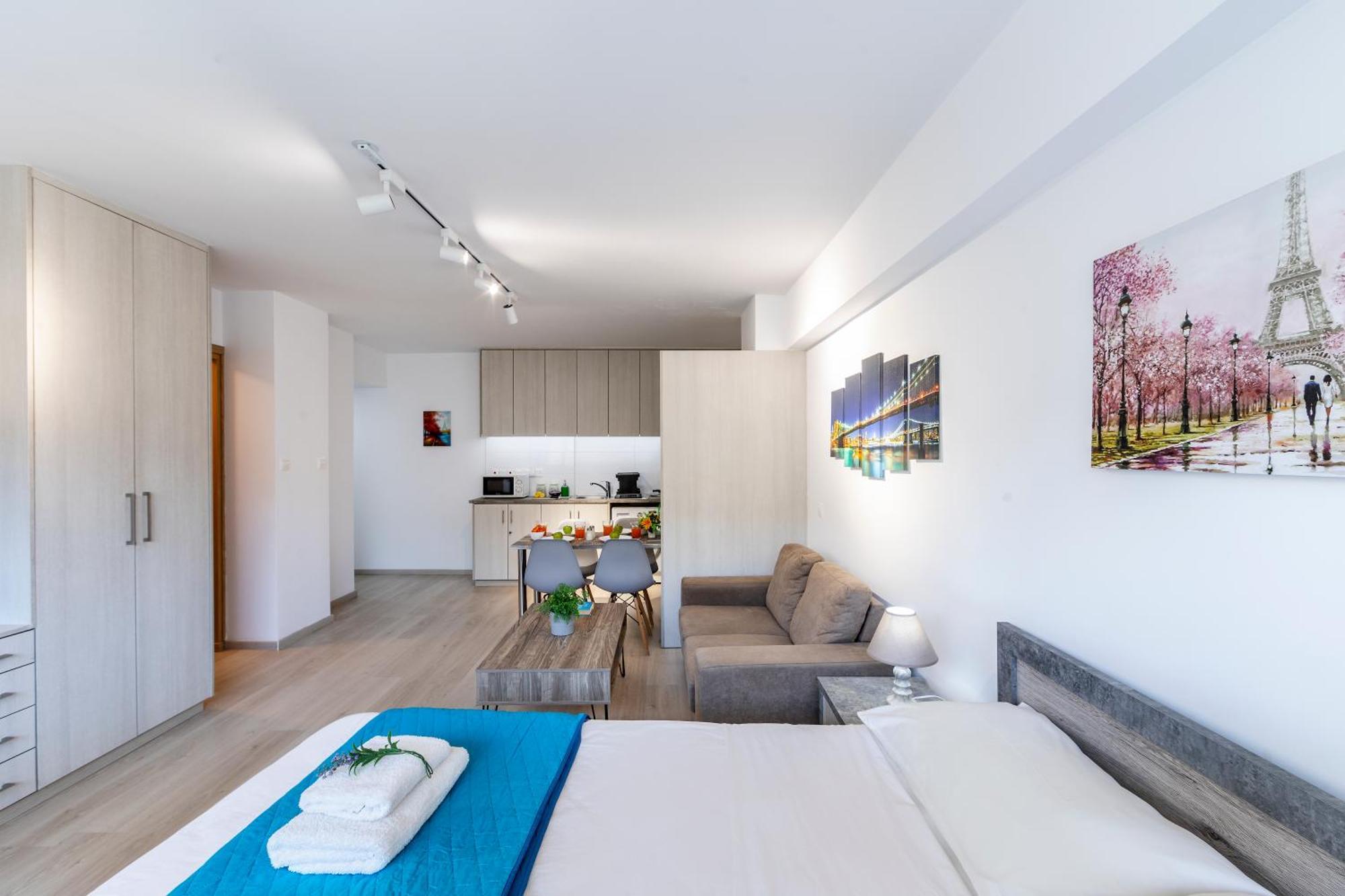 C-Premium Apts 100M From Beach And City Centre Ларнака Екстер'єр фото