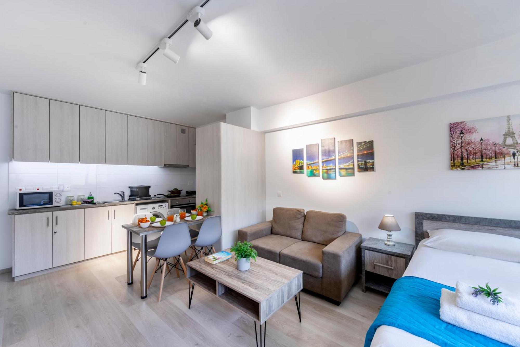 C-Premium Apts 100M From Beach And City Centre Ларнака Екстер'єр фото