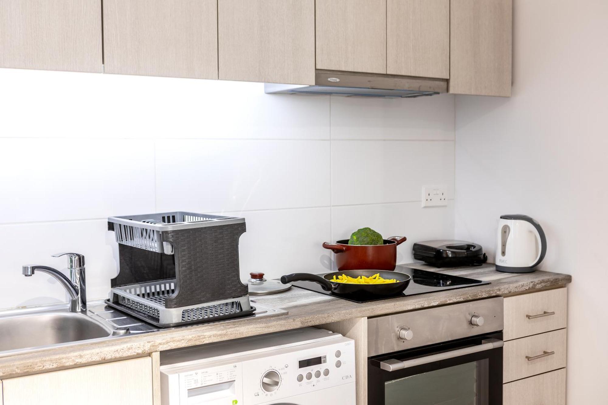 C-Premium Apts 100M From Beach And City Centre Ларнака Екстер'єр фото