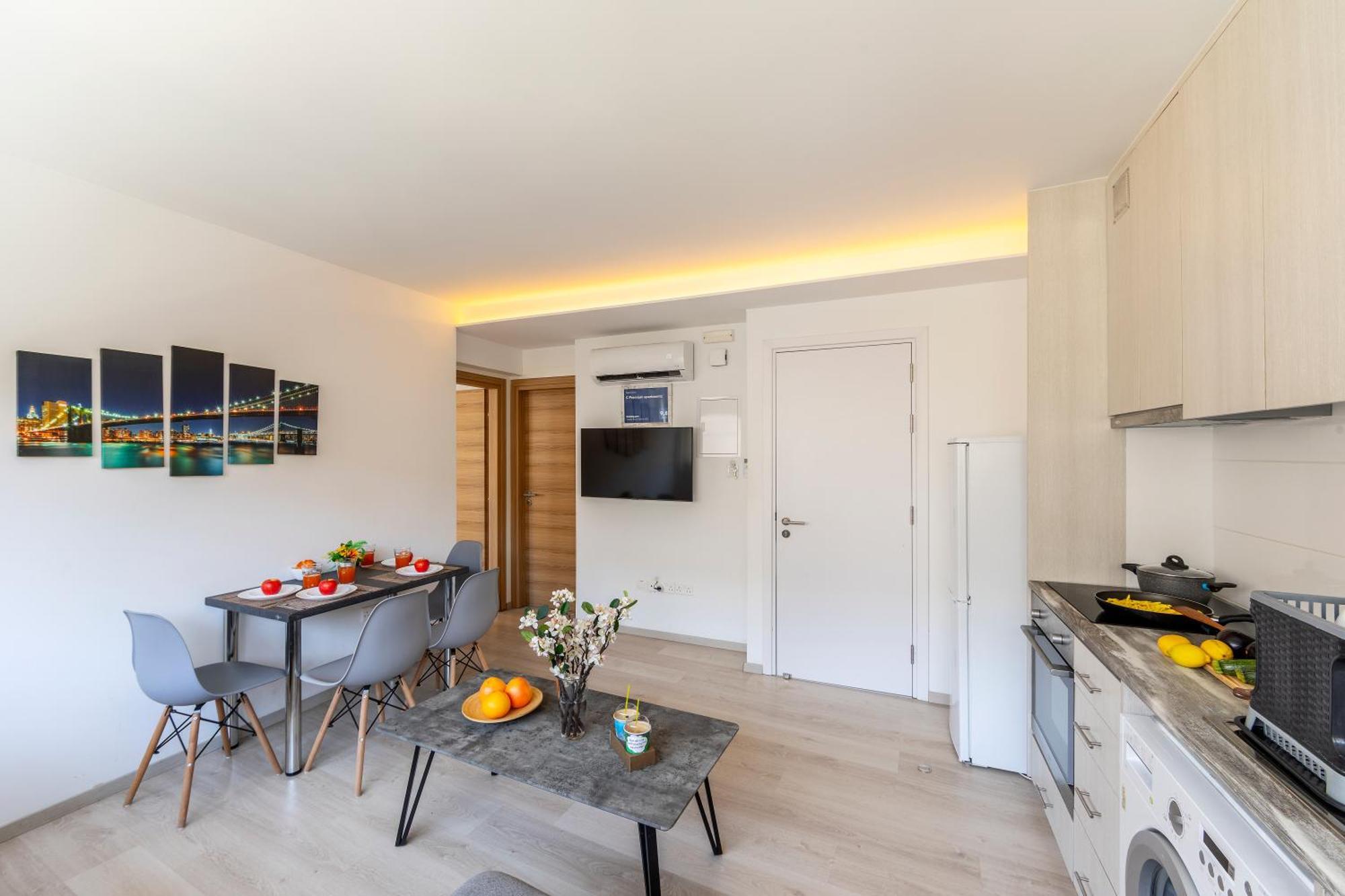 C-Premium Apts 100M From Beach And City Centre Ларнака Екстер'єр фото