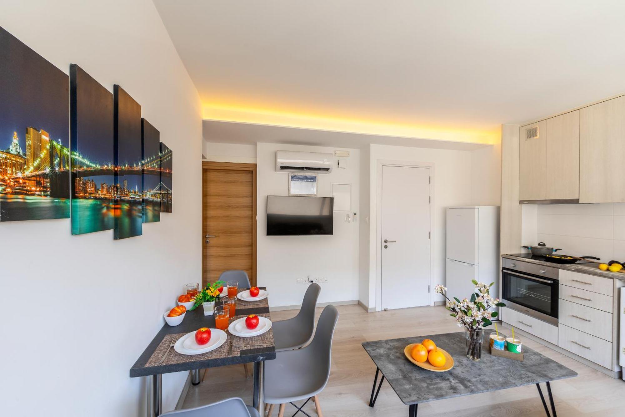 C-Premium Apts 100M From Beach And City Centre Ларнака Екстер'єр фото