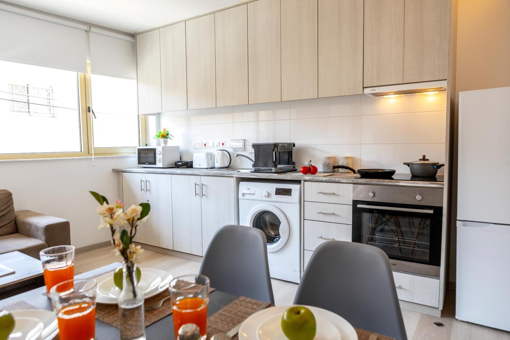 C-Premium Apts 100M From Beach And City Centre Ларнака Екстер'єр фото