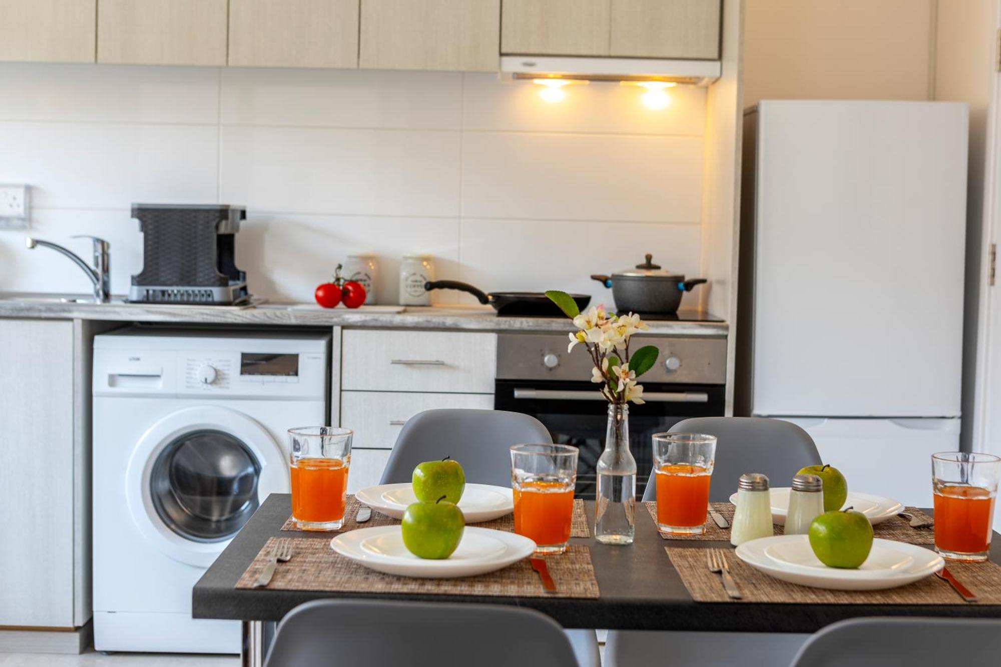 C-Premium Apts 100M From Beach And City Centre Ларнака Екстер'єр фото