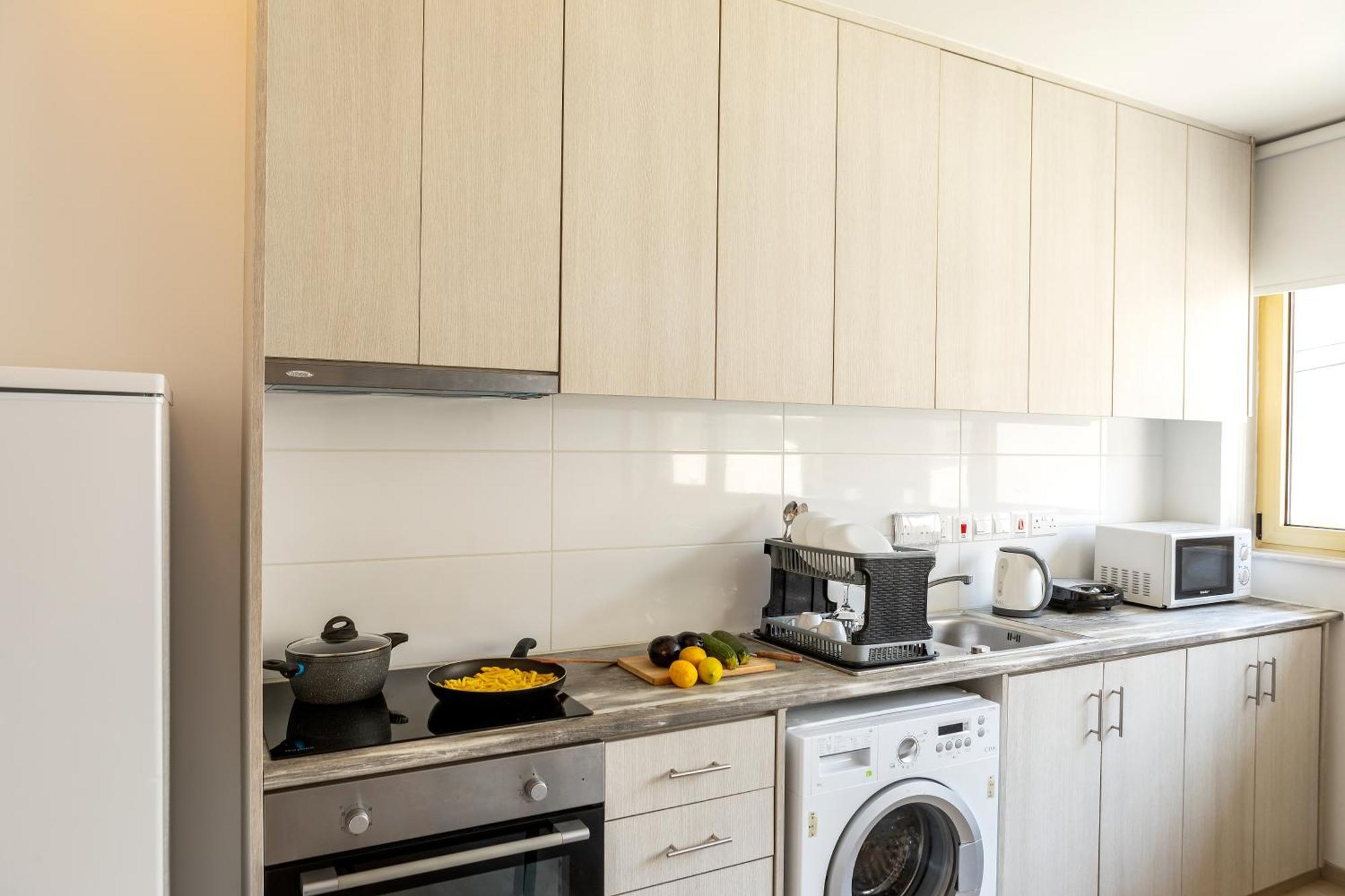 C-Premium Apts 100M From Beach And City Centre Ларнака Екстер'єр фото