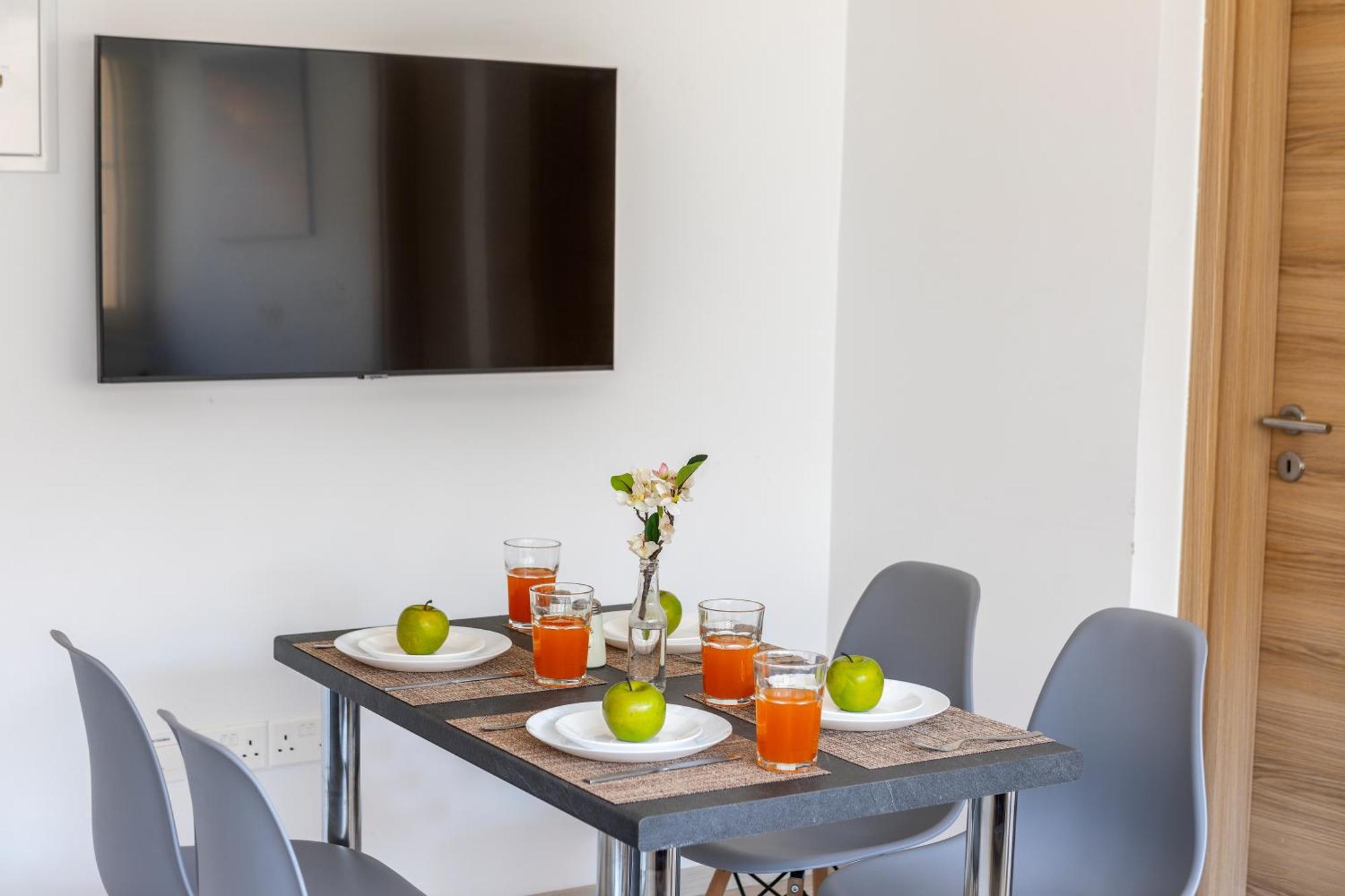 C-Premium Apts 100M From Beach And City Centre Ларнака Екстер'єр фото