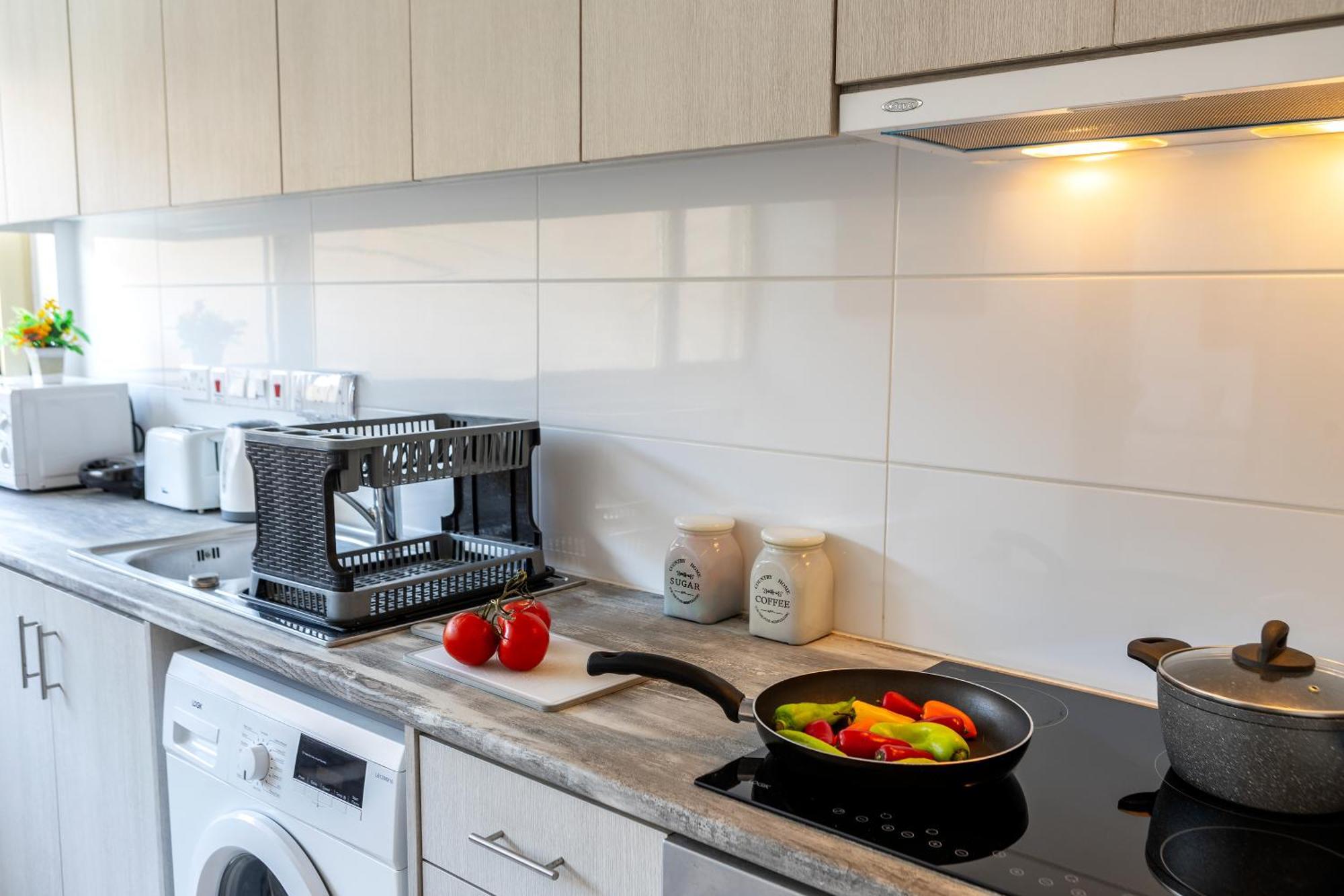 C-Premium Apts 100M From Beach And City Centre Ларнака Екстер'єр фото