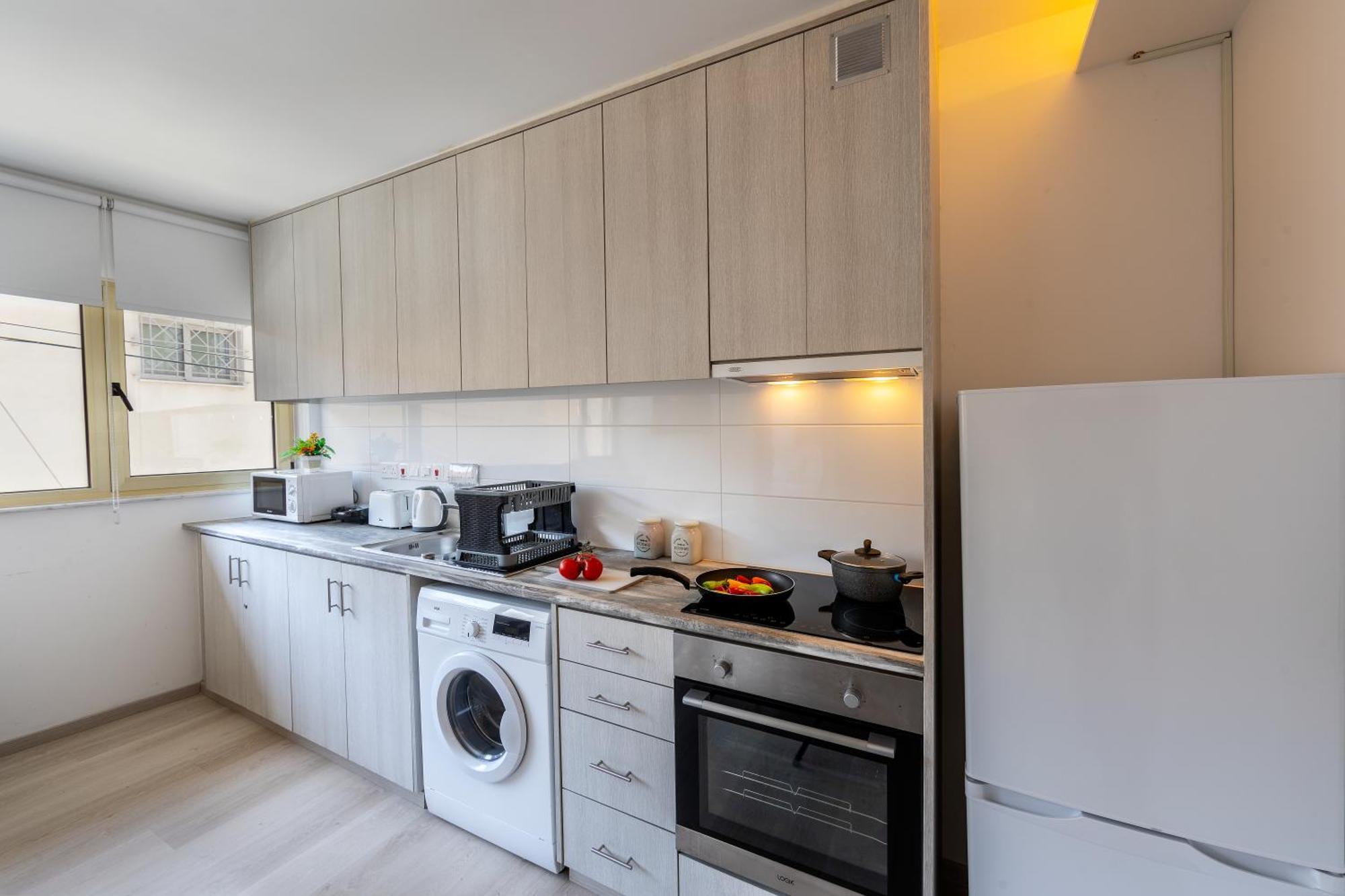 C-Premium Apts 100M From Beach And City Centre Ларнака Екстер'єр фото