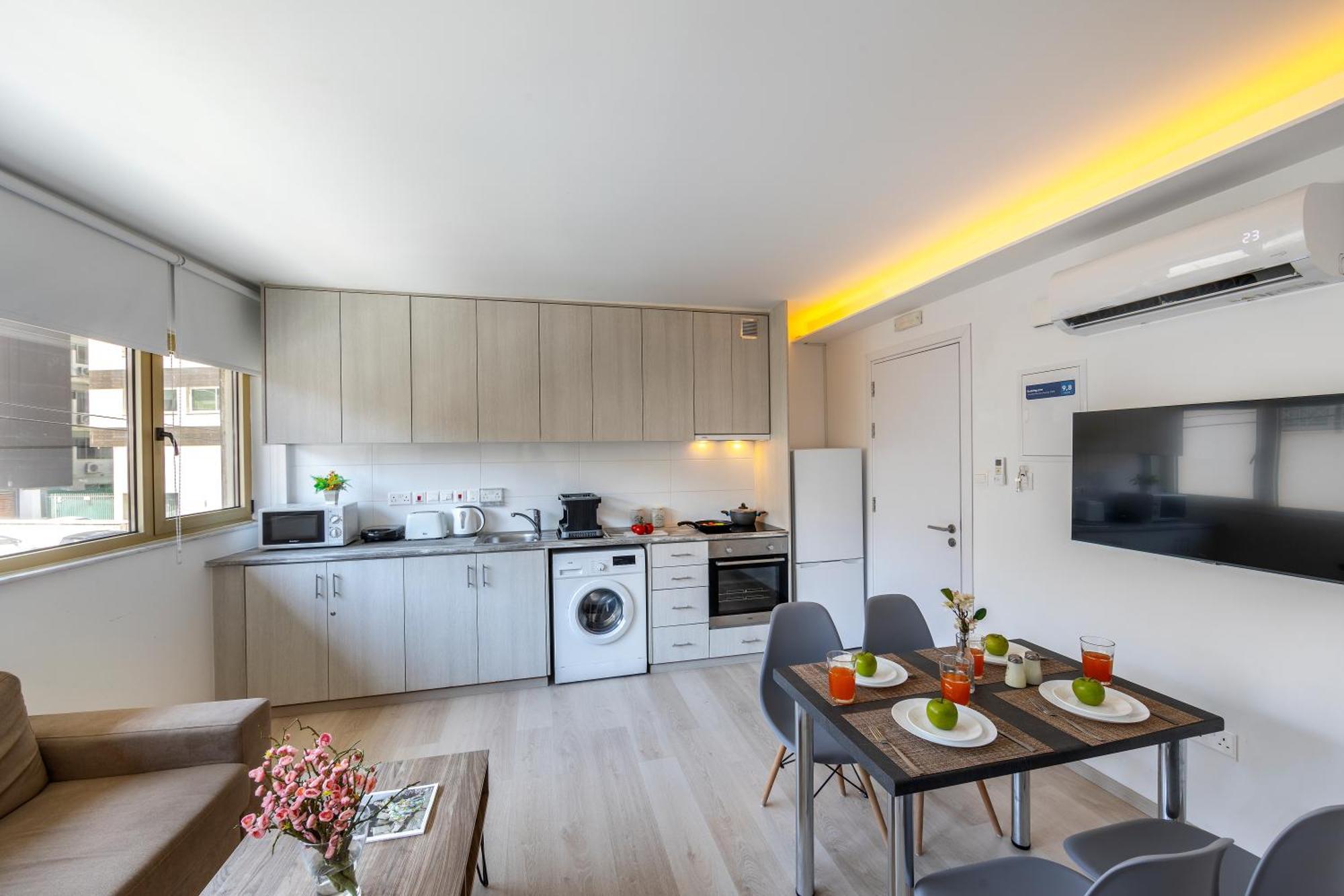 C-Premium Apts 100M From Beach And City Centre Ларнака Екстер'єр фото