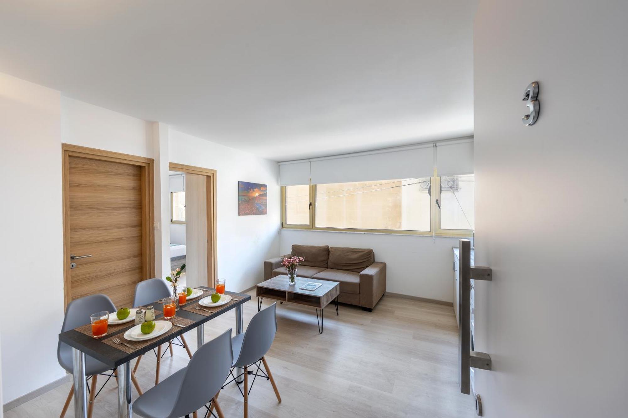 C-Premium Apts 100M From Beach And City Centre Ларнака Екстер'єр фото