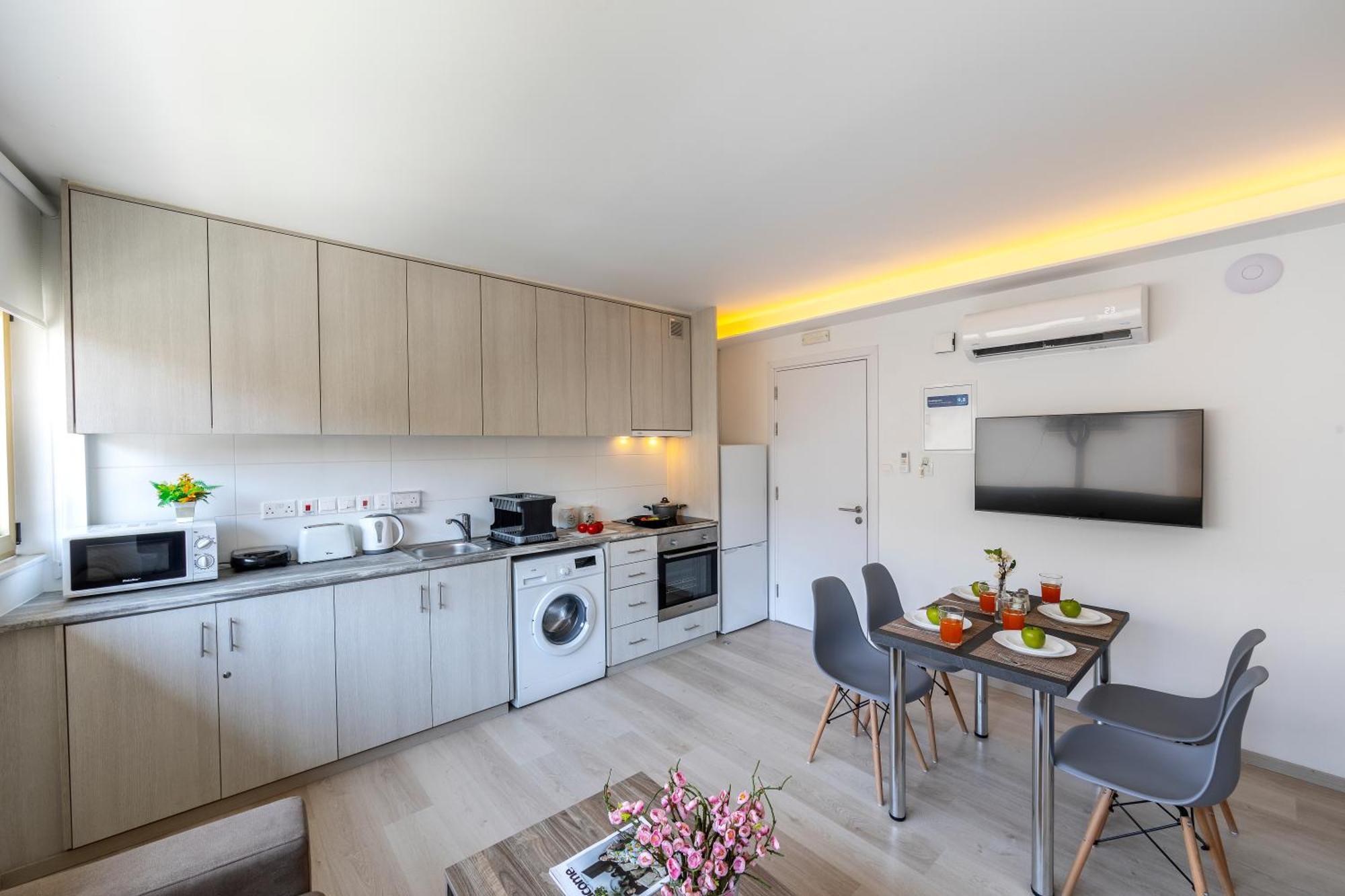 C-Premium Apts 100M From Beach And City Centre Ларнака Екстер'єр фото